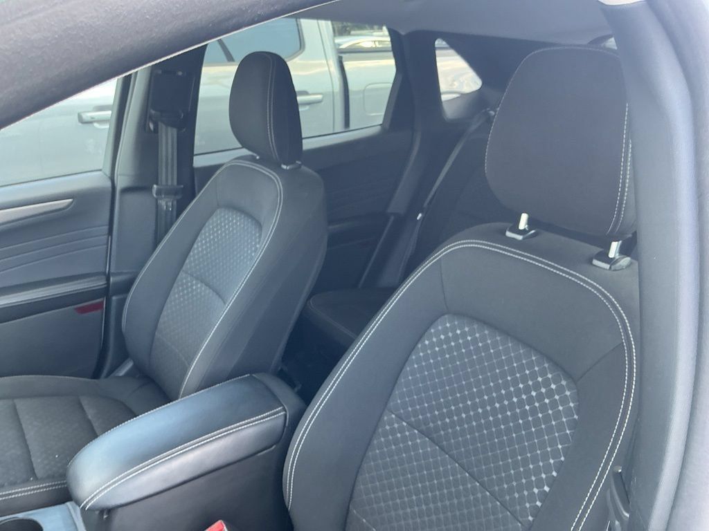 Used 2025 Ford Escape Active AWD/4WD image 13