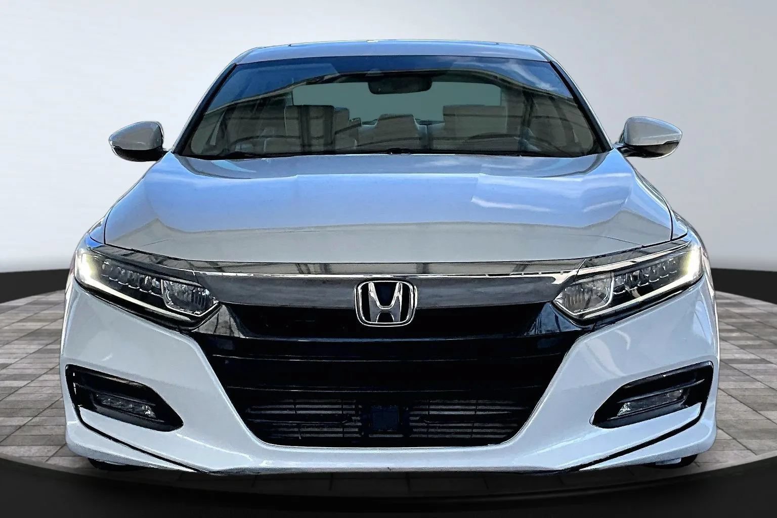 Used 2018 Honda Accord EX-L image 2