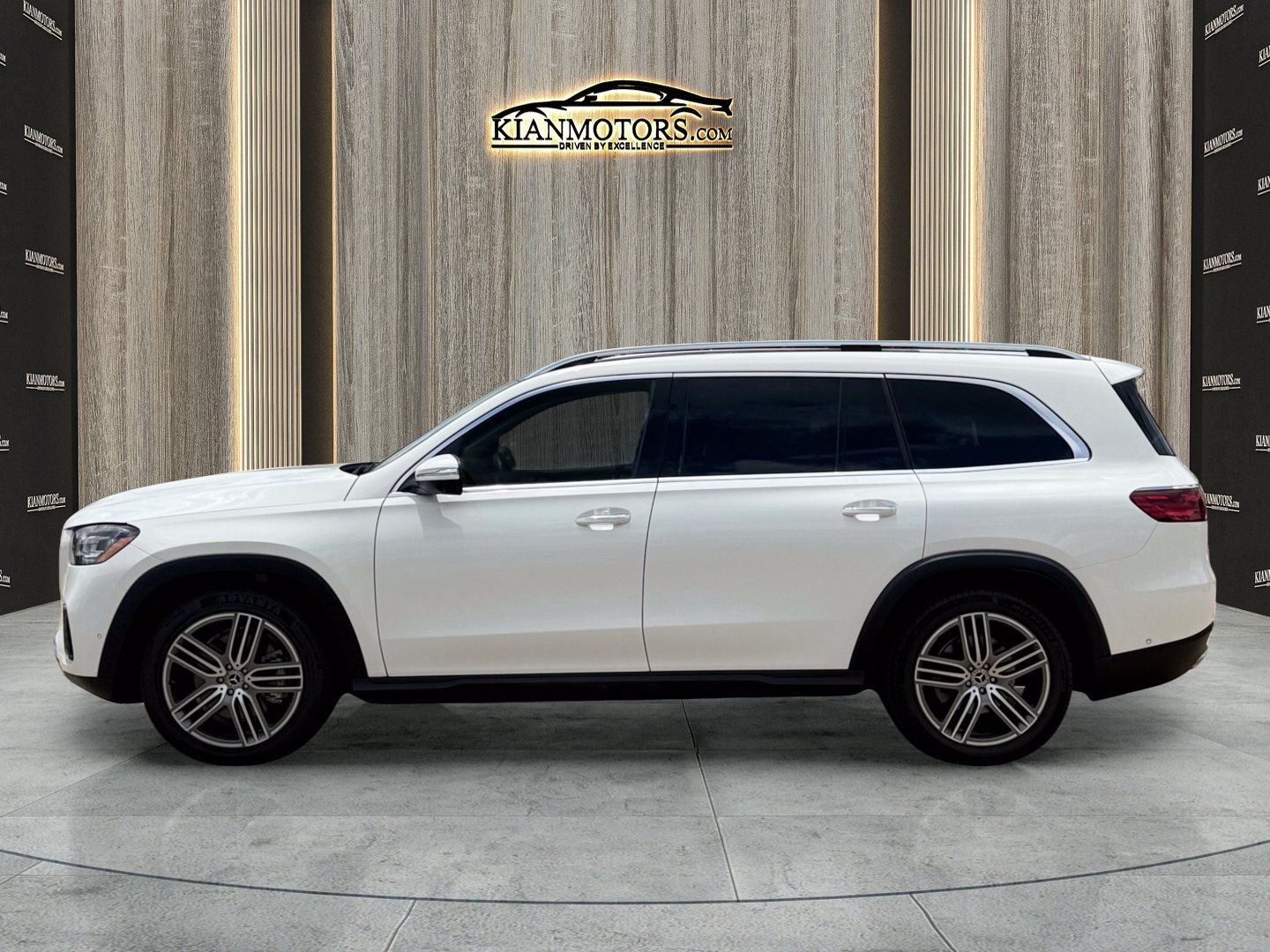 Used 2024 Mercedes-Benz GLS 450 4MATIC image 4