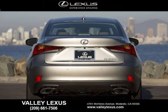 Used 2017 Lexus IS 200t F Sport w/ F Sport Package RWD image 4