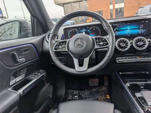 Used 2020 Mercedes-Benz GLB 250 4MATIC w/ Premium Package image 17