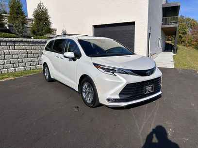 Used 2023 Toyota Sienna Platinum