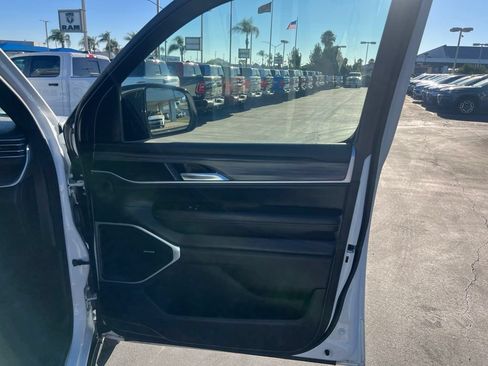 Used 2024 Jeep Wagoneer L Series II RWD image 39