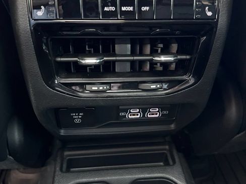 Used 2025 Jeep Grand Cherokee L Limited w/ Luxury Tech Group II AWD/4WD image 15