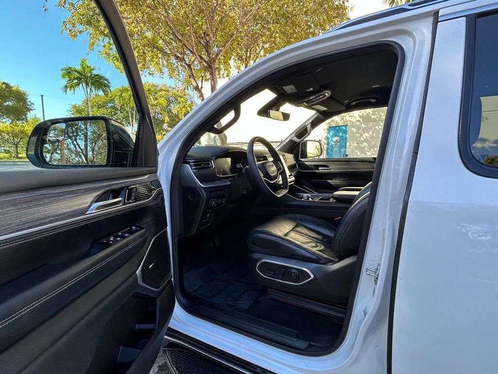 Used 2024 Jeep Wagoneer Series II w/ Flexible Seating Group AWD/4WD image 16