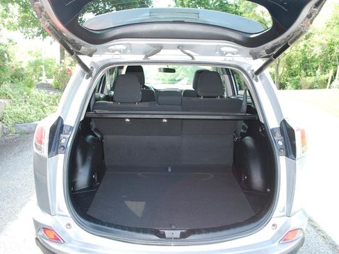 Used 2016 Toyota RAV4 XLE AWD/4WD image 5
