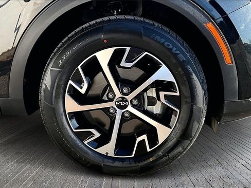 Used 2023 Kia Sportage EX image 8