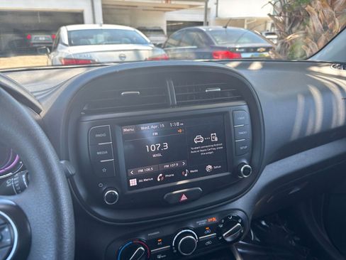 Used 2025 Kia Soul LX w/ LX Technology Package FWD image 20