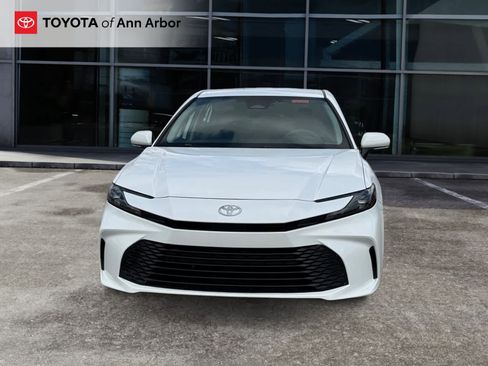 Used 2025 Toyota Camry LE image 11