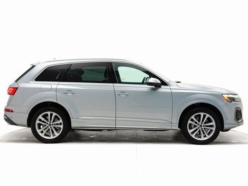 Certified 2025 Audi Q7 3.0T Premium Plus image 2