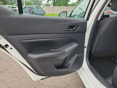 Used 2024 Nissan Altima 2.5 SV FWD image 17