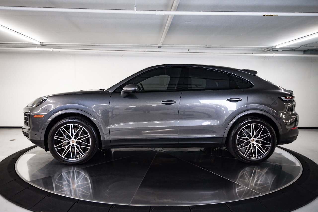 Certified 2024 Porsche Cayenne Coupe AWD/4WD image 2