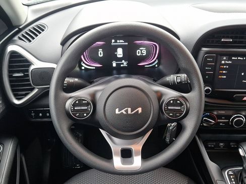 Used 2024 Kia Soul LX w/ Option Group 015 FWD image 11
