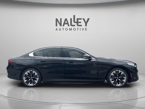 Used 2025 BMW i5 eDrive40i w/ Premium Package image 4