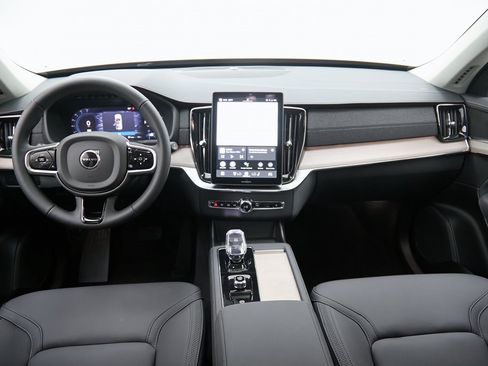 Used 2025 Volvo XC90 B6 Core w/ Protection Package image 24