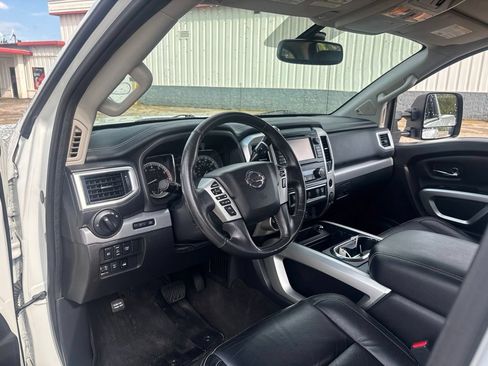 Used 2018 Nissan Titan PRO-4X AWD/4WD image 19
