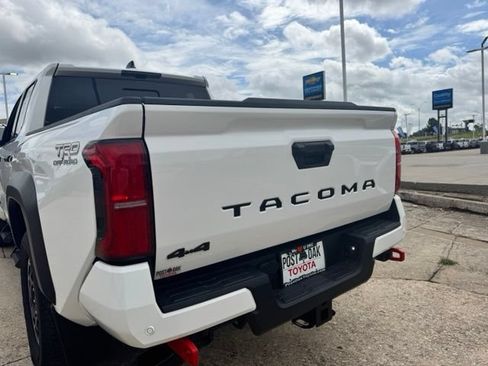 Used 2024 Toyota Tacoma TRD Off-Road AWD/4WD image 17
