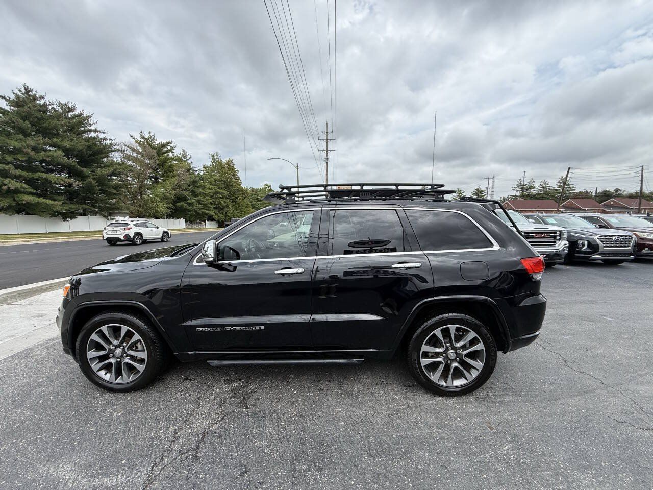 Used 2018 Jeep Grand Cherokee Overland AWD/4WD image 4