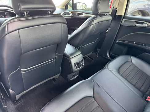 Used 2017 Ford Fusion SE w/ Equipment Group 201A FWD image 15