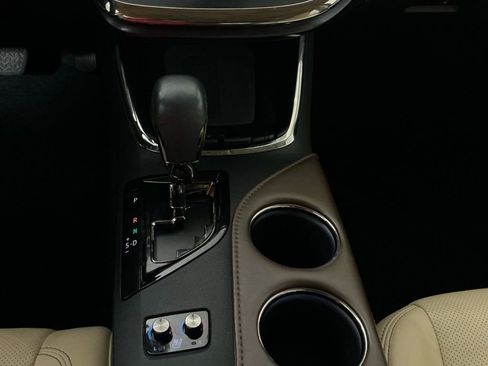 Used 2016 Toyota Avalon Limited w/ Toyota Safety Sense Package image 14