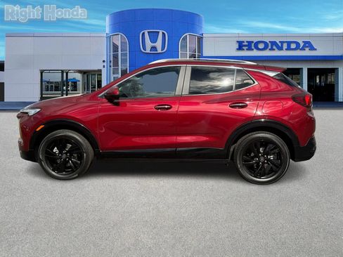 Used 2024 Buick Encore GX Sport Touring image 2