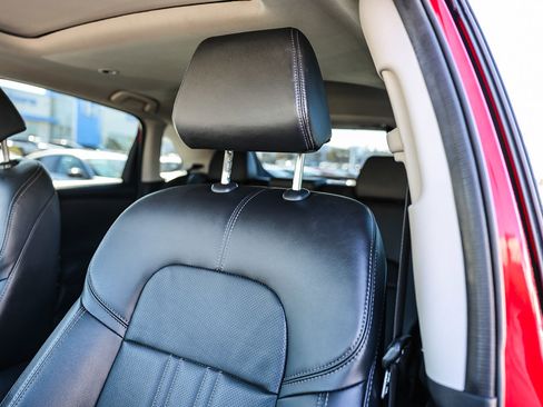 Certified 2025 Honda HR-V EX-L image 17