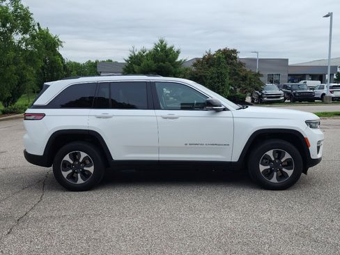 Used 2022 Jeep Grand Cherokee Limited 4xe w/ Luxury Tech Group II AWD/4WD image 8