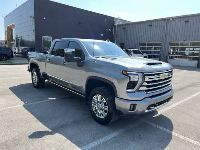 Used 2024 Chevrolet Silverado 2500 High Country w/ High Country Premium Package AWD/4WD image 2