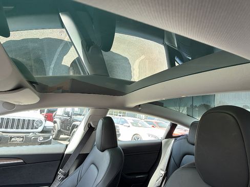 Used 2023 Tesla Model 3 Standard Range image 18