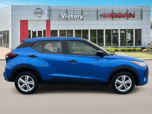 Certified 2025 Nissan Kicks Play S FWD image 2