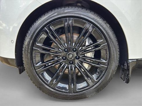 Used 2025 Land Rover Range Rover Long Wheelbase SE AWD/4WD image 23