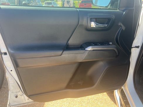 Used 2017 Toyota Tacoma TRD Off-Road w/ Tow Package (A/T) image 20