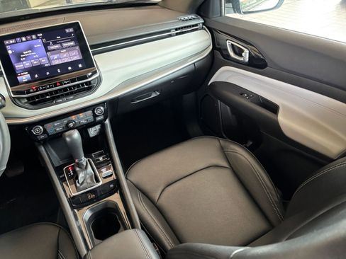 Used 2025 Jeep Compass Limited AWD/4WD image 35