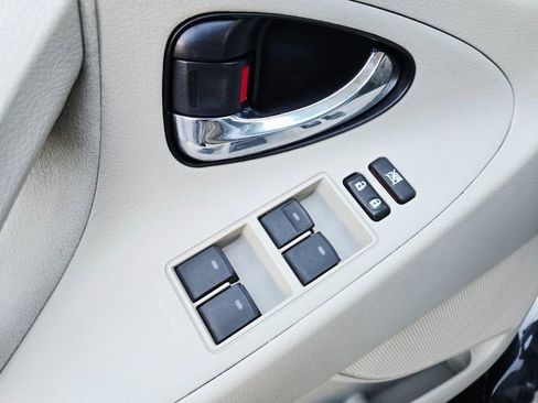 Used 2010 Toyota Camry LE image 28