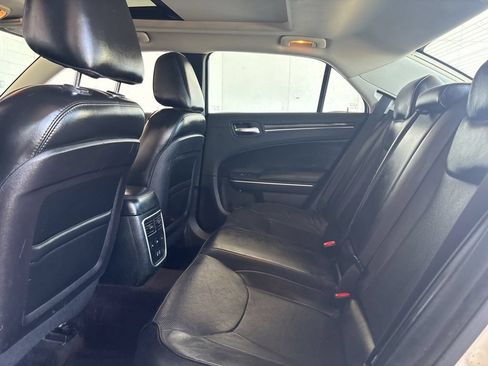 Used 2017 Chrysler 300 C RWD image 19