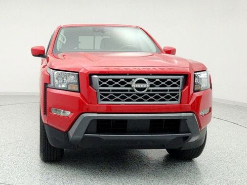 Used 2022 Nissan Frontier SV image 2