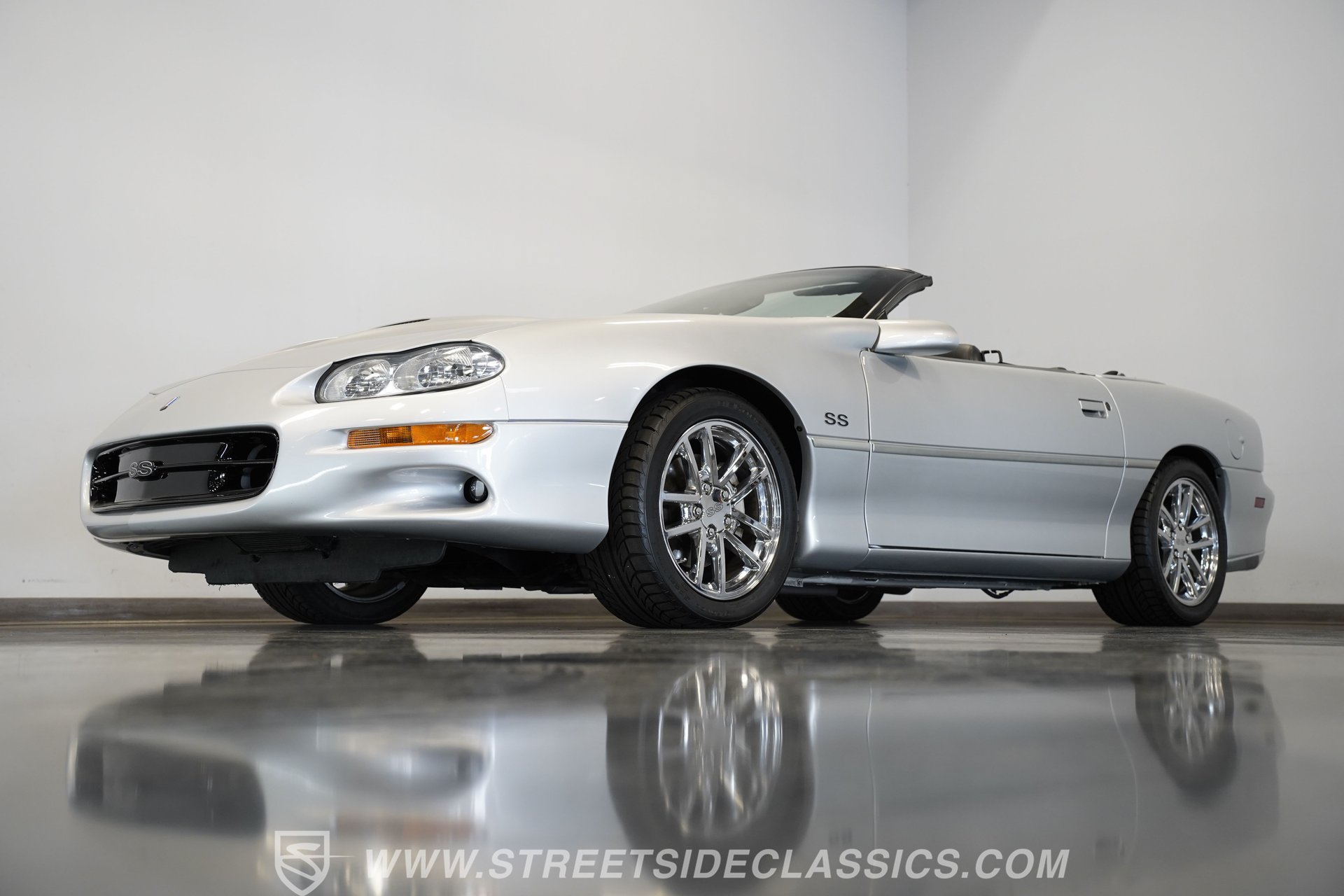 Used 2002 Chevrolet Camaro Z28 w/ SS Performance/Appearance Pkg RWD image 5