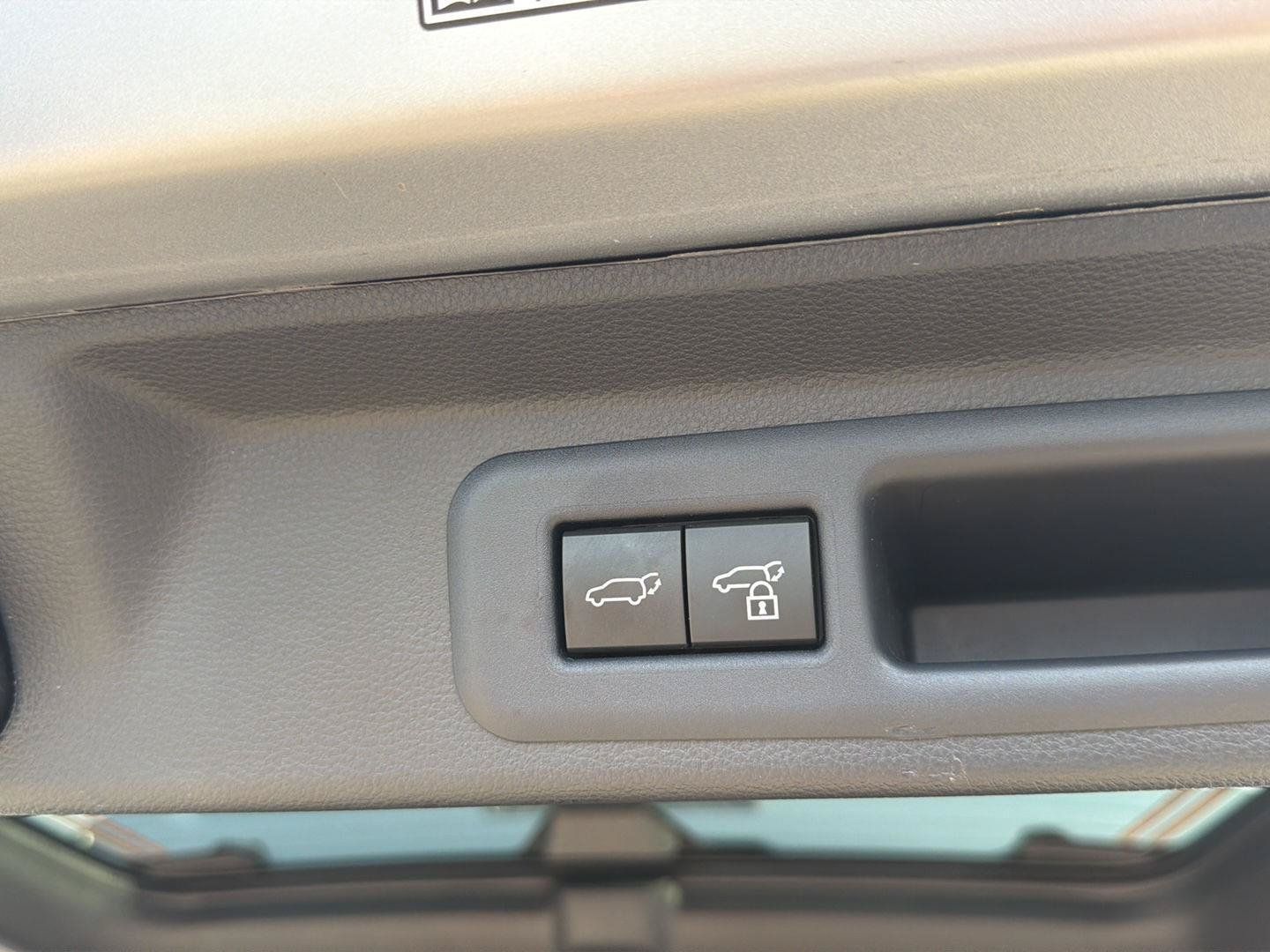 Certified 2025 Toyota Sequoia Platinum AWD/4WD image 18