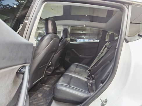 Used 2021 Tesla Model Y Long Range image 25