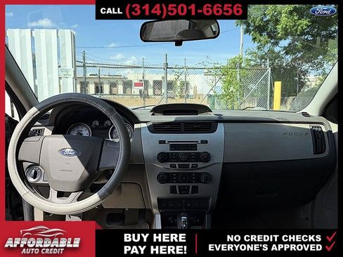 Used 2010 Ford Focus SE FWD image 9