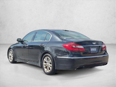 Used 2013 Hyundai Genesis 3.8 RWD image 7