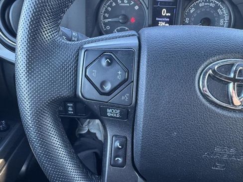 Certified 2022 Toyota Tacoma TRD Off-Road image 16
