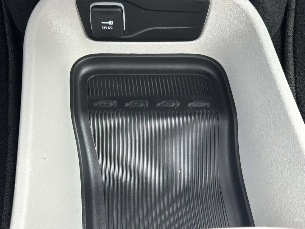 Used 2024 Chrysler Pacifica Touring-L FWD image 22