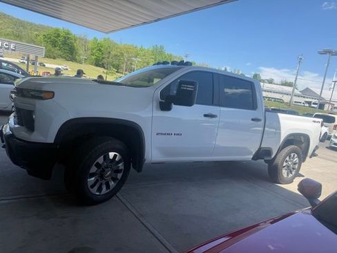 Used 2024 Chevrolet Silverado 2500 Custom w/ Custom Value Package image 8