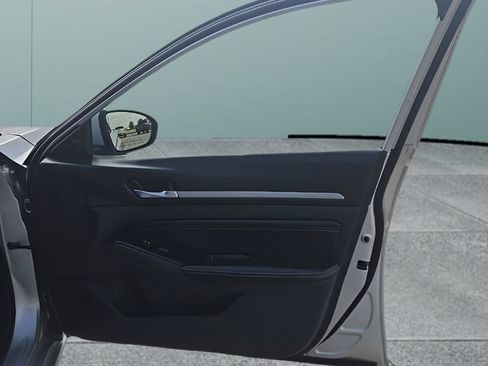 Used 2021 Nissan Altima 2.5 SV FWD image 18