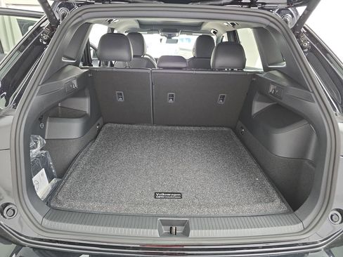 New 2026 Volkswagen Tiguan SE R-Line image 12