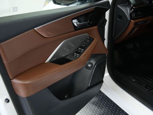 Used 2023 Acura MDX SH-AWD w/ Technology Package image 31