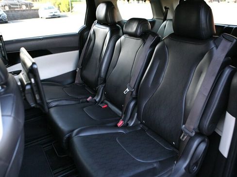 Used 2022 Kia Carnival SX image 16