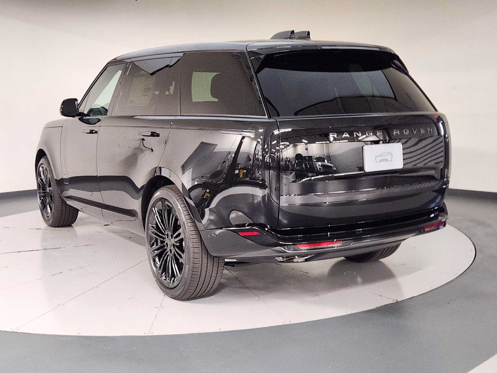 New 2026 Land Rover Range Rover Long Wheelbase SE AWD/4WD image 6