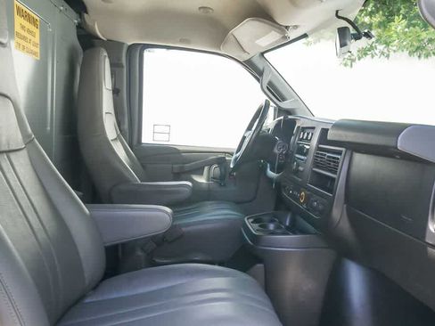 Used 2018 Chevrolet Express 2500 w/ Driver Convenience Package RWD image 13